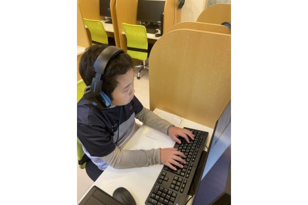 個別ブース完備・いつでも質問できる学習環境