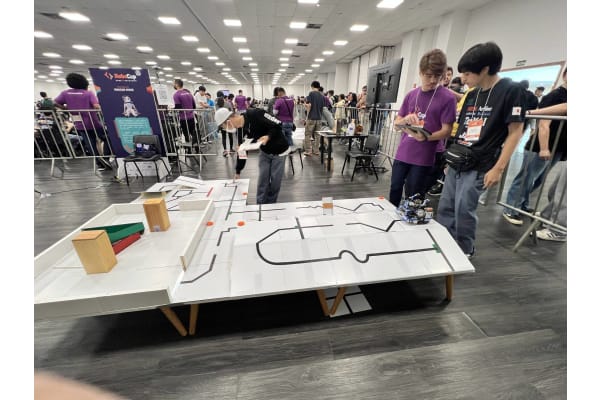 世界的なロボコン大会を目指す、ロボ探究クラス『ロボ部』