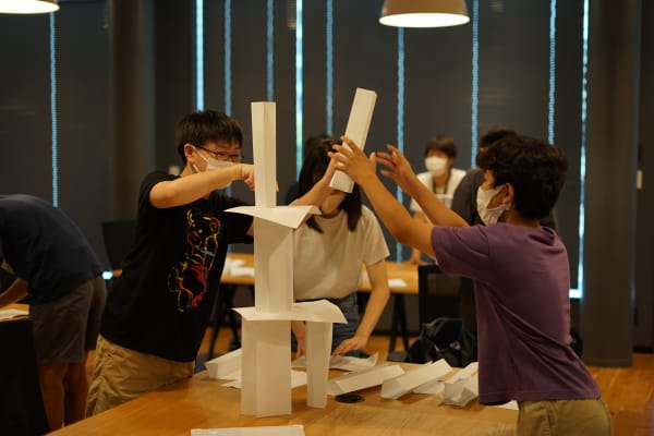 遊びも取り入れ、楽しくじっくり学ぶ