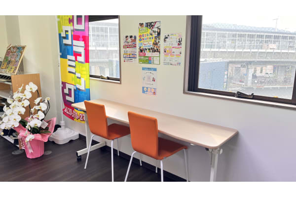 授業時間以外も！自習スペースをいつでも利用可能。お子さまの居場所の一つになります。