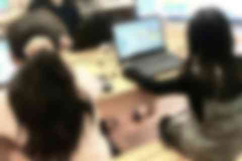 女性スタッフ在中。小さなお子さまや女の子の受講も増えています。（湯島教室）