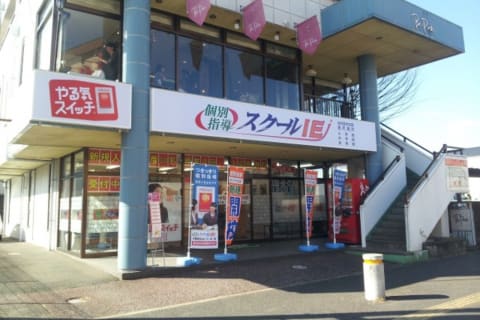 自治医大駅から徒歩3分。かましんさん南側。