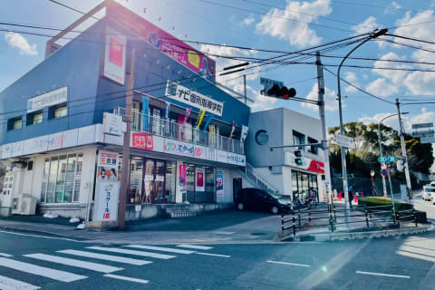 「福祉会館前」交差点すぐそばです。ソフトバンクさんの隣です。