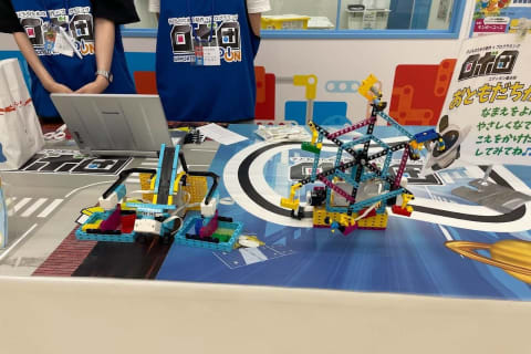 休日は様々なロボットが展示されています