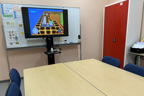 ゲーム感覚で本格的なプログラミングを学べます！