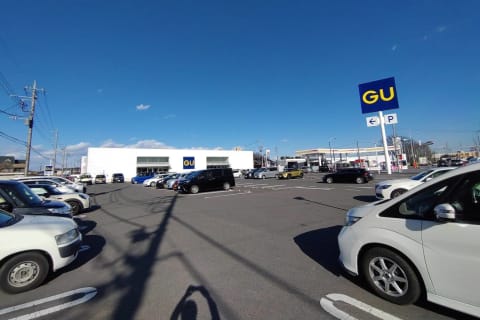 ＧＵ御幸ヶ原店様のそば、近くにはヨークベニマル御幸ヶ原店様など、ショッピングスポットがたくさん