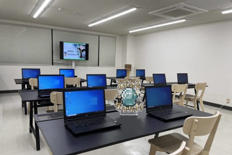 広くきれいな教室で楽しくプログラミング！