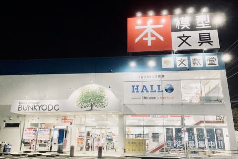 国道４１２号線沿いに在りますので駐車場もご用意しております。