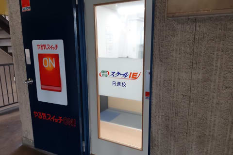 扉を開けると教室です。