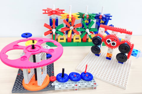 ブロックを使い身の周りのモノの仕組みを学びます