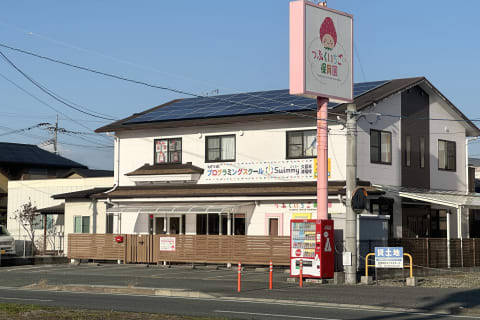 つぶく いちご保育園の2階がスクールとなります。