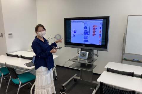 現役システムエンジニアの講師が丁寧に教えます。