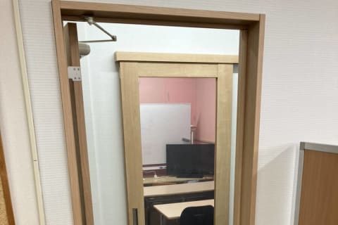 HALLO専用の部屋で学べます。みんなで楽しくプログラミングに挑戦しよう！