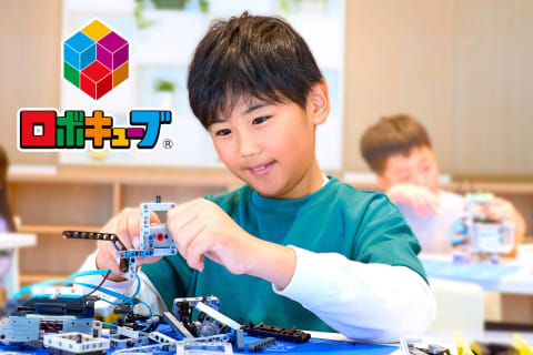 自分で組み立てて、自分で動かす。少人数制だからできる丁寧なサポートでしっかりチカラを身につけよう！