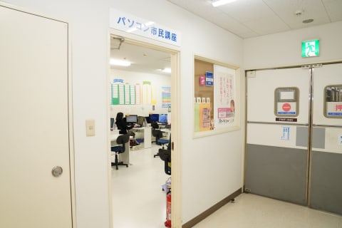 教室はイオンモール春日部1階にあります。