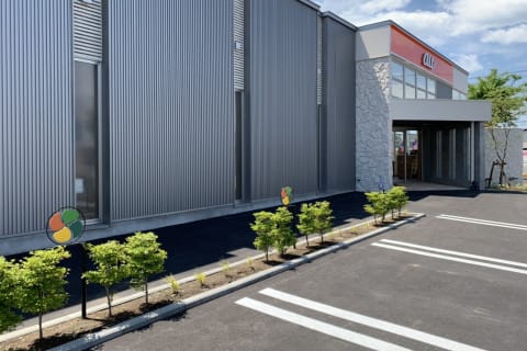 本校はauショップ東光の中に併設されています。