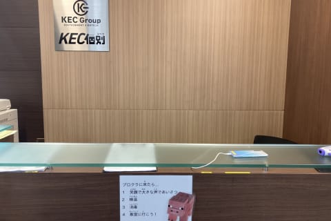 受付には社員が常駐しています。