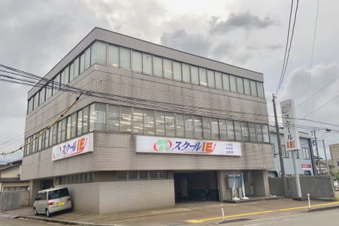 １F▶駐輪場・駐車場　２F▶教室