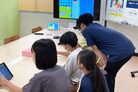 答えは教えず、ヒントを出します。自分の力でクリアできることが大切です。できて褒められるとやる気がさらにUP♪