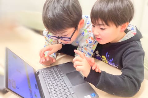 TELACO川名校は名古屋市営地下鉄「川名駅」から徒歩5分の場所にあります。