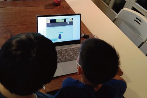 【ベーシックコース】子ども向けのやさしい言語を使って、ゲームを作っていきます。楽しみながら、プログラミングの基礎知識が自然に身につきます（代々木上原教室）