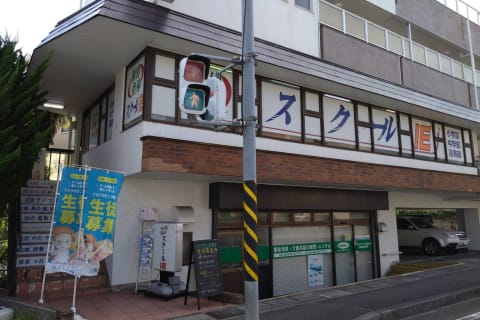 デニーズさんの隣にある建物です。自転車も置けます。