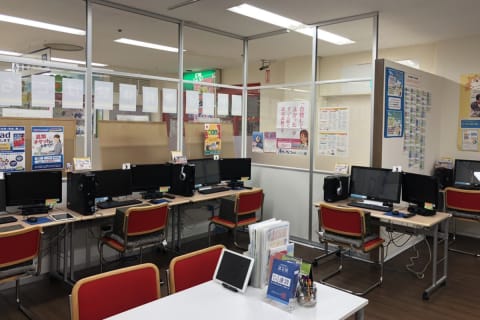 授業スペースは姉妹校のパソコン教室も運営しています