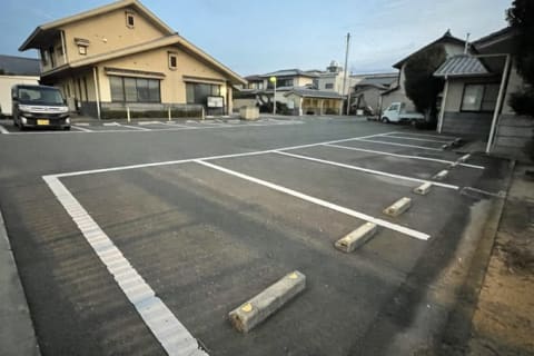 北井上コミセン外観駐車場（無料）