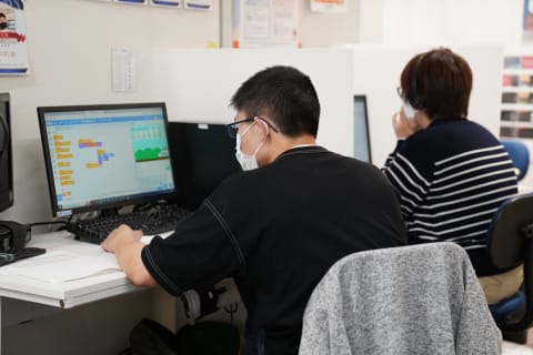 映像＆講師のサポートで楽しく学びましょう！