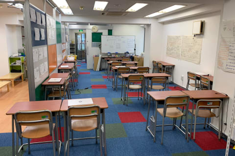 Crefus八王子校。JR 八王子駅から徒歩5分、京王線 八王子駅から徒歩5分。