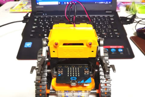 教材で使用するロボットです。無線ラジコンで走るよ！
