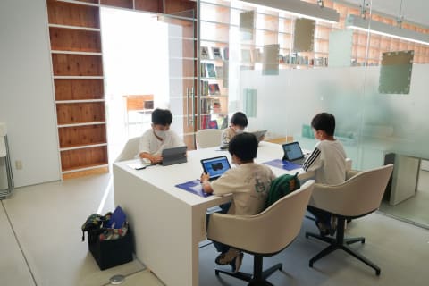 お友達と一緒に楽しみながら学習できます