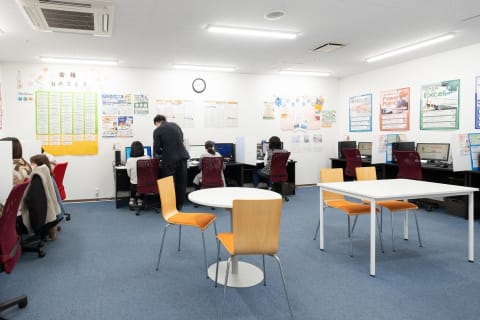 映像＆講師のサポートでマイペースに学べます。