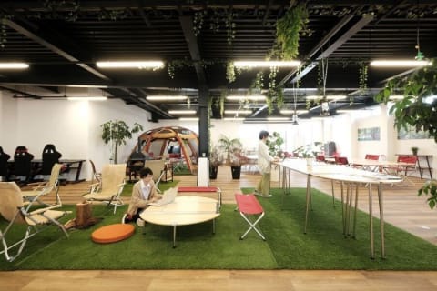 “キャンピングコワーキングスペースOSOTO”内で展開しております