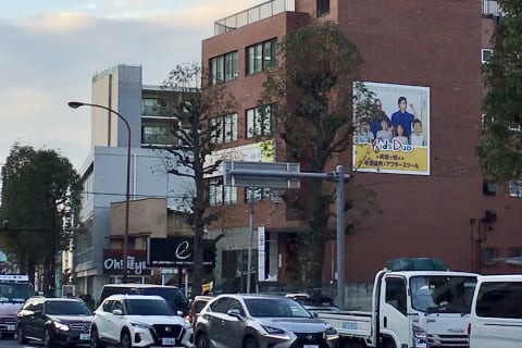 教室のある建物は、環状八号線沿いにございます！