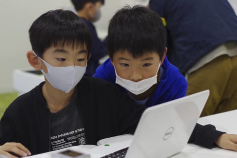 ペアワークでミッションクリアに向け取り組みます