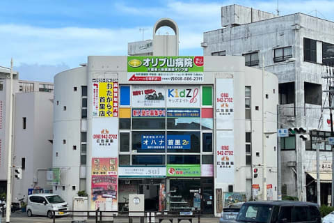 ゆいレール首里駅近く！通りに面しておりアクセス良好です。