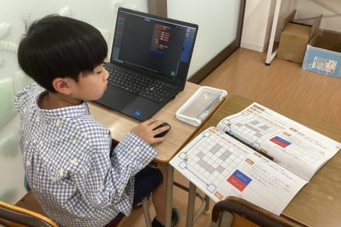 設計図とにらめっこしながらプログラミング中…