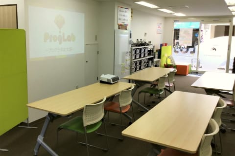 【プログラボ北大路】新町通に面した、ハイツ小町の1階です。