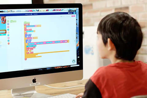 ブロックを使うビジュアルプログラミングだからわかりやすい！