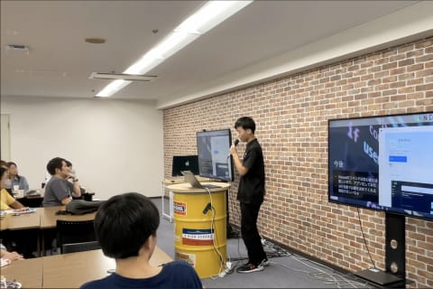 半年に一度の生徒発表会の様子です。中にはプロレベルの発表も