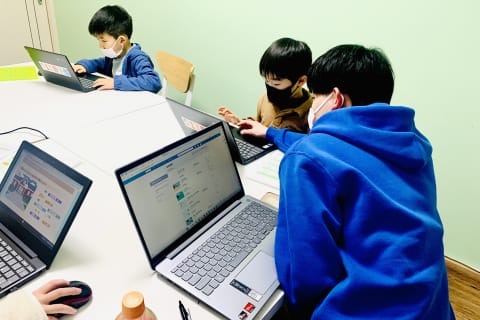 優しい講師が丁寧に教えてくれます