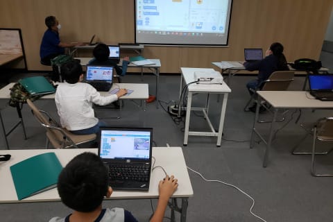 キッズプログラミングスクール8x9ATC校　レッスン風景1