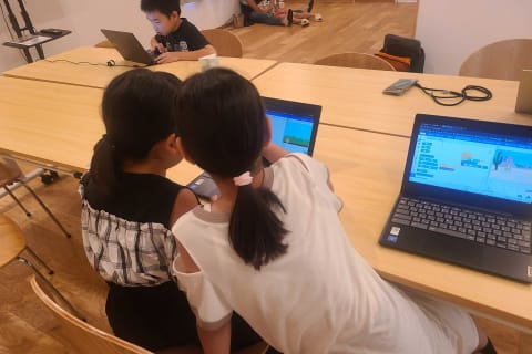 IT寺子屋大和田教室土曜クラスでは、和やかな雰囲気で和気藹々とプログラミングが学習できます。