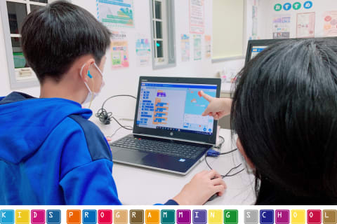 「映像テキストモニター」と「実施モニター」の2画面学習方式、分からなくなっても先生が付いているので大丈夫！なんでも質問してね♪