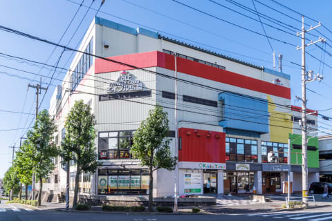 西日本最大級、広島市西区井口台のエイブルスポーツクラブ広島建物の1Fにあります。