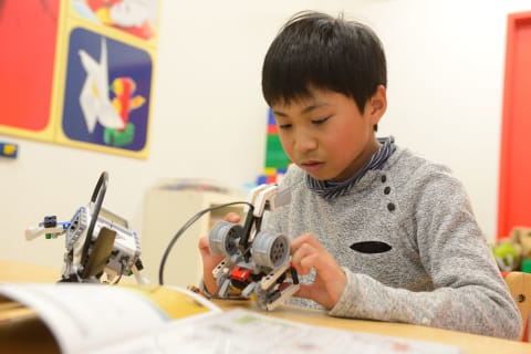 教育版レゴ®︎マインドストーム®︎EV3を使って、論理的な思考力を養います。