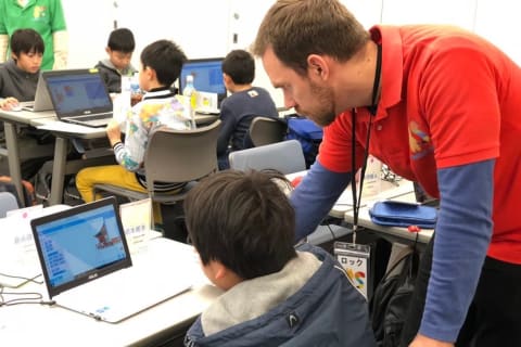 外国人講師と英語で挨拶も♪