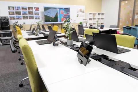 「広くて明るい！生徒の『学び』を応援する、クリエイティブな空間。