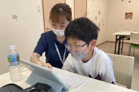 優しいコーチが一人ひとり丁寧に指導します。